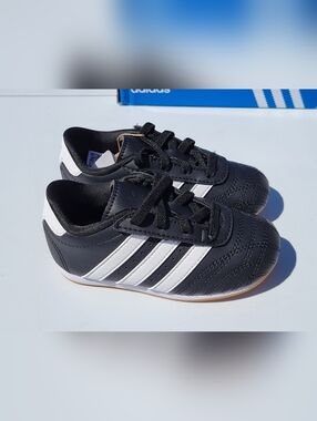 KIDS 8K ADIDAS TAEKWONDO SHOES – BLACK/WHITE – NEW IN BOX